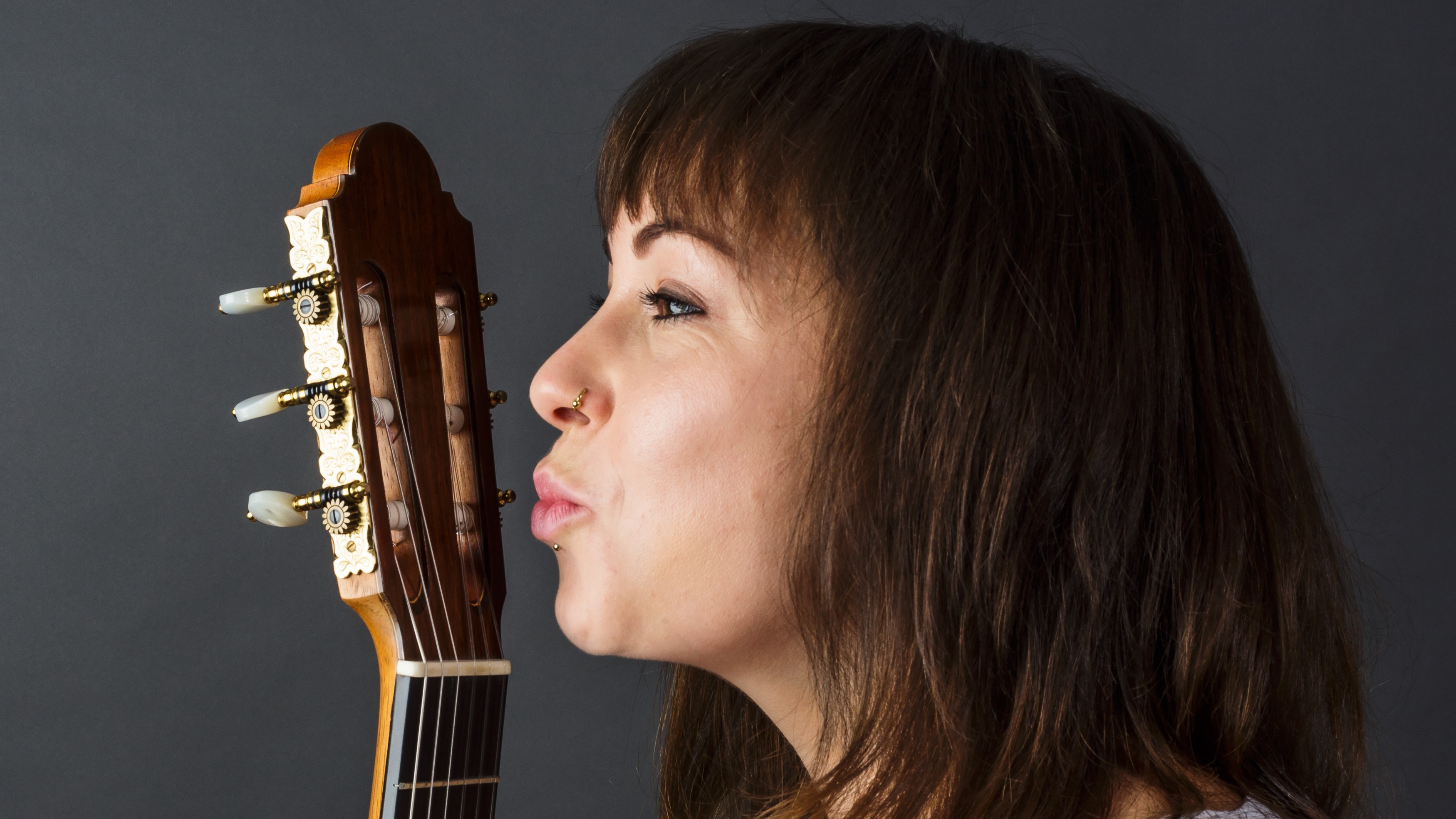 Ruth Jana Braunsteffer in einer Performance-Situation.