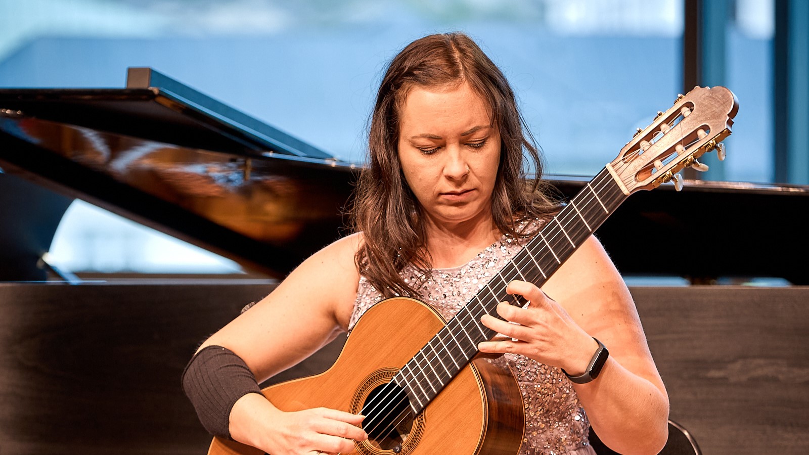 Portrait of Ruth Jana Braunsteffer for contact and booking inquiries.